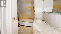 Upper 4pc Bathroom - 