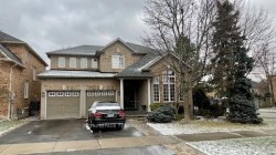 2089 Blackforest Crescent Oakville, ON L6M 4T5