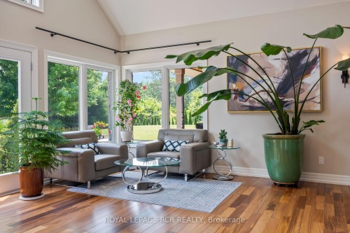 9727 Dundas Street E, Erin, ON - Indoor