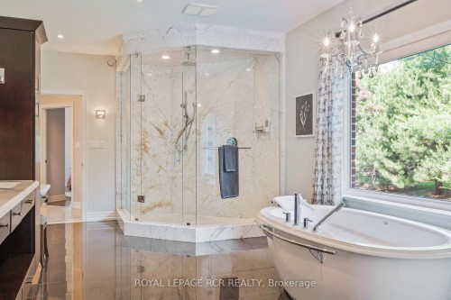 9727 Dundas Street E, Erin, ON - Indoor Photo Showing Bathroom