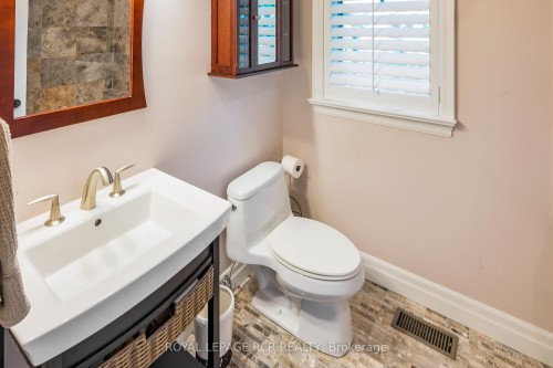 9727 Dundas Street E, Erin, ON - Indoor Photo Showing Bathroom