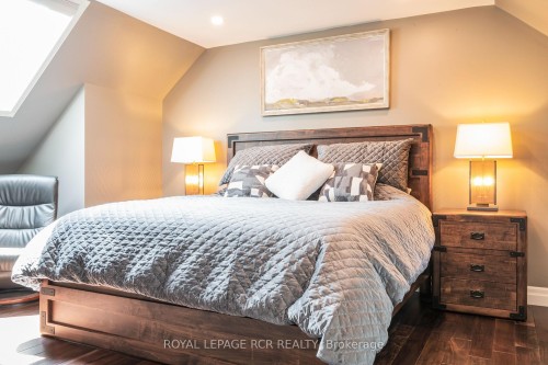 9727 Dundas Street E, Erin, ON - Indoor Photo Showing Bedroom