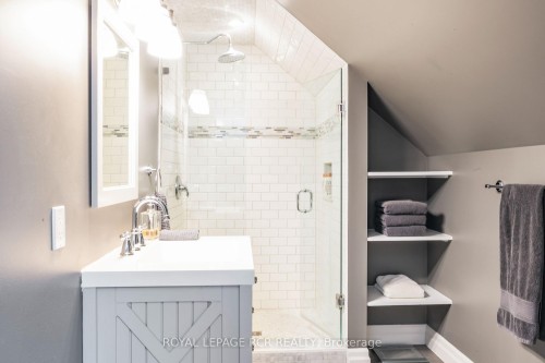 9727 Dundas Street E, Erin, ON - Indoor Photo Showing Bathroom