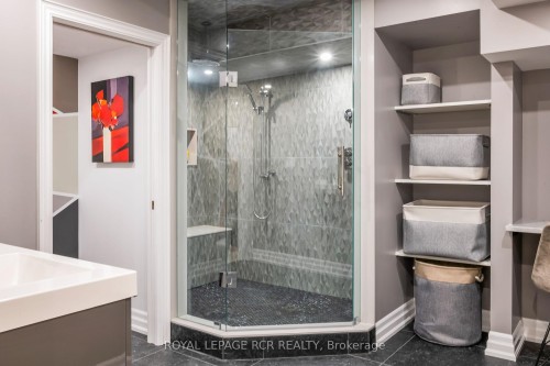 9727 Dundas Street E, Erin, ON - Indoor Photo Showing Bathroom