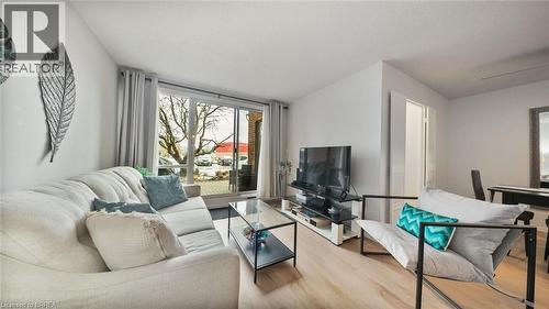 36 Hayhurst Road Unit# 136, Brantford, ON - Indoor Photo Showing Living Room