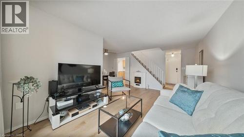 36 Hayhurst Road Unit# 136, Brantford, ON - Indoor Photo Showing Living Room