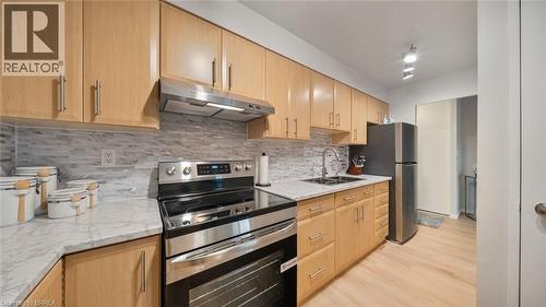 36 Hayhurst Road Unit# 136, Brantford, ON - Indoor Photo Showing Kitchen