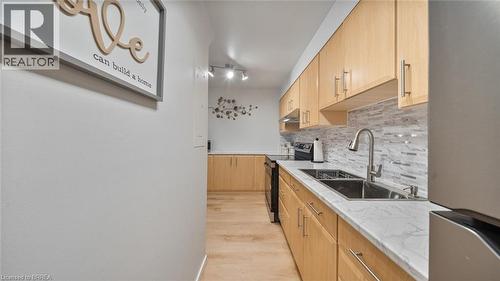 36 Hayhurst Road Unit# 136, Brantford, ON - Indoor Photo Showing Kitchen With Double Sink