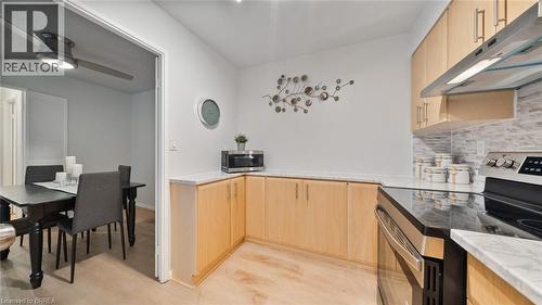 36 Hayhurst Road Unit# 136, Brantford, ON - Indoor Photo Showing Kitchen With Double Sink With Upgraded Kitchen