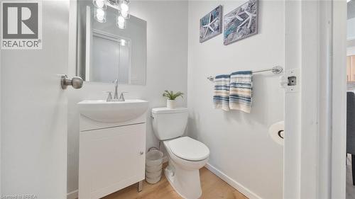 36 Hayhurst Road Unit# 136, Brantford, ON - Indoor Photo Showing Bathroom