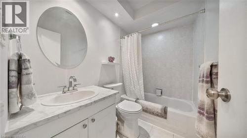 36 Hayhurst Road Unit# 136, Brantford, ON - Indoor Photo Showing Bathroom