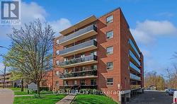 26 - 2373 KING STREET E  Hamilton, ON L8K 1X9