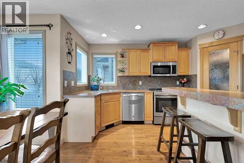 270 Everstone Drive Sw, Calgary, AB - Indoor Photo Showing Kitchen