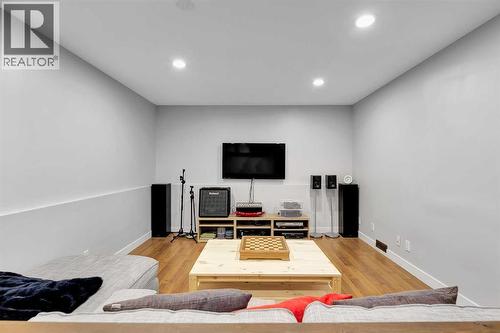 270 Everstone Drive Sw, Calgary, AB - Indoor