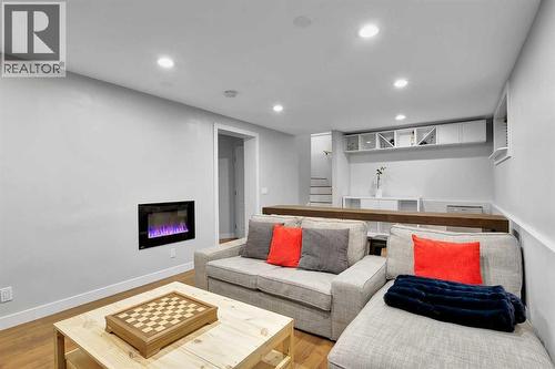 270 Everstone Drive Sw, Calgary, AB - Indoor Photo Showing Living Room