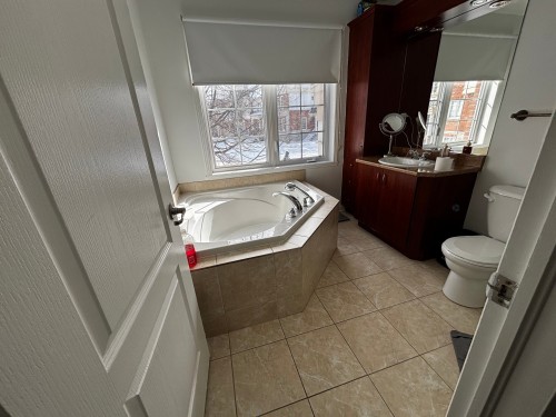 Salle de bains - 202-320 Rue Jean-Claude-Tremblay, Vaudreuil-Dorion, QC - Indoor Photo Showing Bathroom
