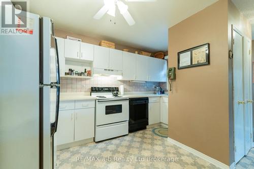 Lots of Cabinetry - 8 - 19 Wren Court, Tillsonburg, ON - Indoor Photo Showing Kitchen