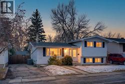 127 Lynnview Way SE  Calgary, AB T2C 1T4