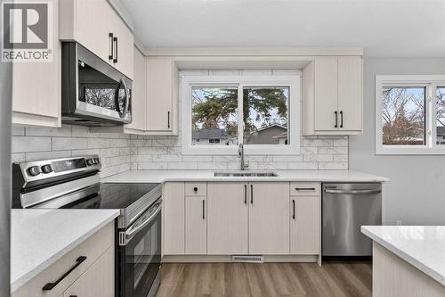 127 Lynnview Way Se, Calgary, AB - Indoor Photo Showing Kitchen