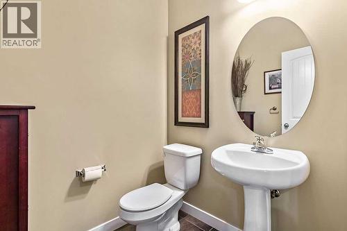 718 Hamptons Bay Se, High River, AB - Indoor Photo Showing Bathroom