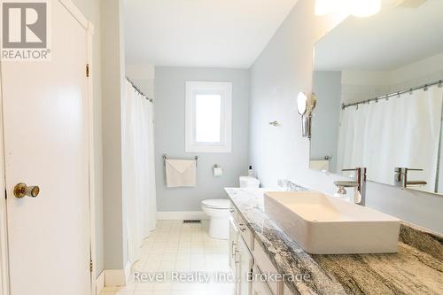 4 Teskey Court, Collingwood, ON - Indoor Photo Showing Bathroom