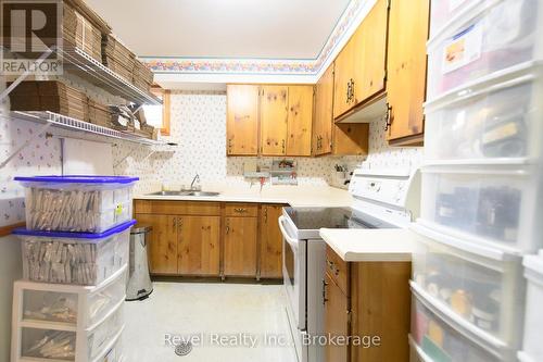 4 Teskey Court, Collingwood, ON - Indoor Photo Showing Kitchen With Double Sink