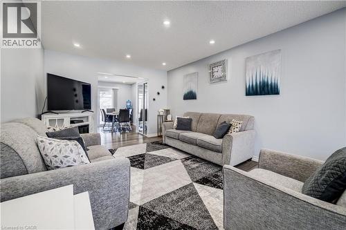 52 Uxbridge Crescent, Kitchener, ON - Indoor Photo Showing Living Room