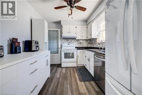 52 Uxbridge Crescent, Kitchener, ON - Indoor Photo Showing Kitchen