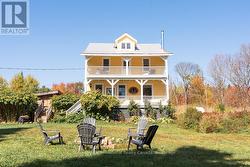 Front Yard Farm House - 