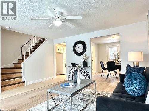 545 Parkview Crescent, Cambridge, ON - Indoor Photo Showing Living Room