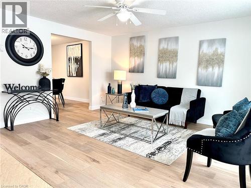 545 Parkview Crescent, Cambridge, ON - Indoor Photo Showing Living Room