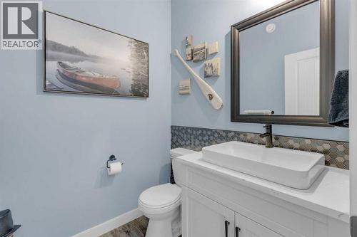 5 Leonard Close, Sylvan Lake, AB - Indoor Photo Showing Bathroom