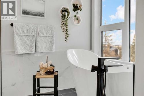 5 Leonard Close, Sylvan Lake, AB - Indoor Photo Showing Other Room