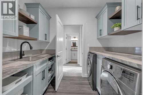 5 Leonard Close, Sylvan Lake, AB - Indoor Photo Showing Laundry Room