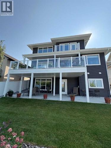 5 Leonard Close, Sylvan Lake, AB - Outdoor With Facade