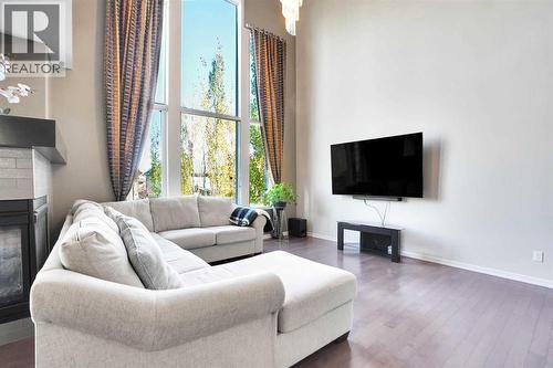 60 Cranarch Rise Se, Calgary, AB - Indoor Photo Showing Living Room
