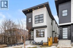 2407 33 Street SW  Calgary, AB T3E 2T3