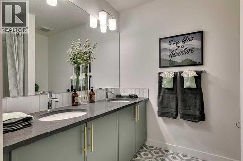 71 Emerson Crescent, Okotoks, AB - Indoor Photo Showing Bathroom
