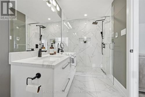 559 Mutual Street, Ottawa, ON - Indoor Photo Showing Bathroom