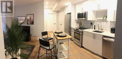 559 Mutual Street, Ottawa, ON - Indoor Photo Showing Kitchen With Stainless Steel Kitchen With Upgraded Kitchen