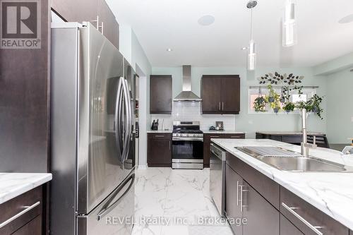 8 Elderberry Road, Thorold (Confederation Heights), ON - Indoor Photo Showing Kitchen With Upgraded Kitchen