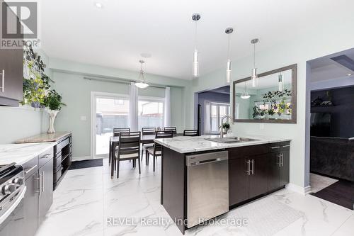 8 Elderberry Road, Thorold (Confederation Heights), ON - Indoor Photo Showing Kitchen With Upgraded Kitchen