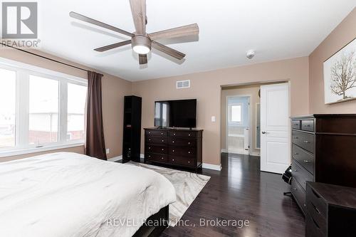 8 Elderberry Road, Thorold (Confederation Heights), ON - Indoor Photo Showing Bedroom