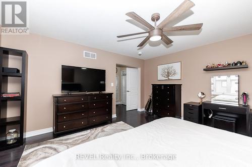 8 Elderberry Road, Thorold (Confederation Heights), ON - Indoor Photo Showing Bedroom