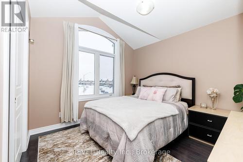 2ND BEDROOM - 8 Elderberry Road, Thorold (Confederation Heights), ON - Indoor Photo Showing Bedroom