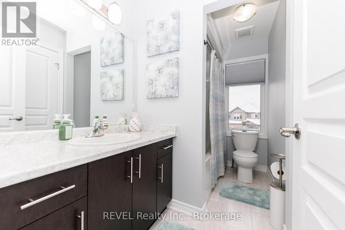 2ND BEDROOM BATHROOM - 8 Elderberry Road, Thorold (Confederation Heights), ON - Indoor Photo Showing Bathroom