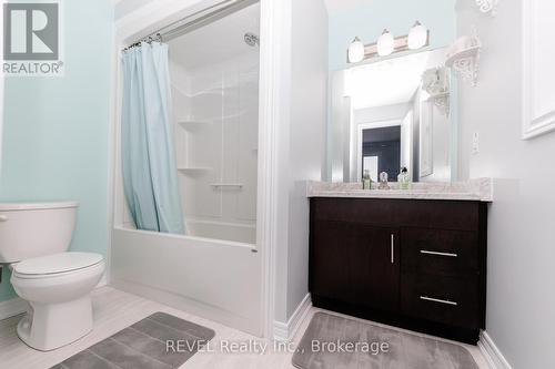 3RD BEDROOM BATHROOM - 8 Elderberry Road, Thorold (Confederation Heights), ON - Indoor Photo Showing Bathroom