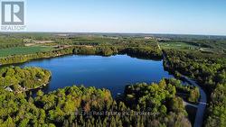 Irish Lake nearby for swimming, paddling & fishing - 