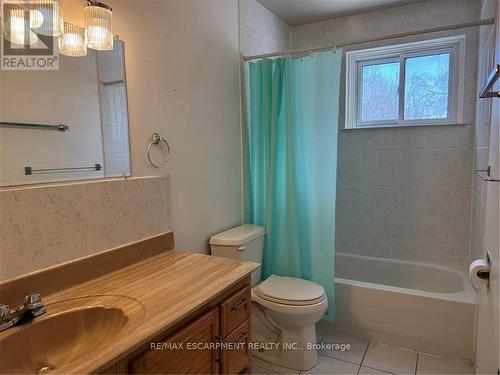176 Laurier Avenue, Hamilton, ON - Indoor Photo Showing Bathroom