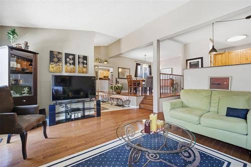119 Ashford Drive, Winnipeg, MB - Indoor Photo Showing Living Room